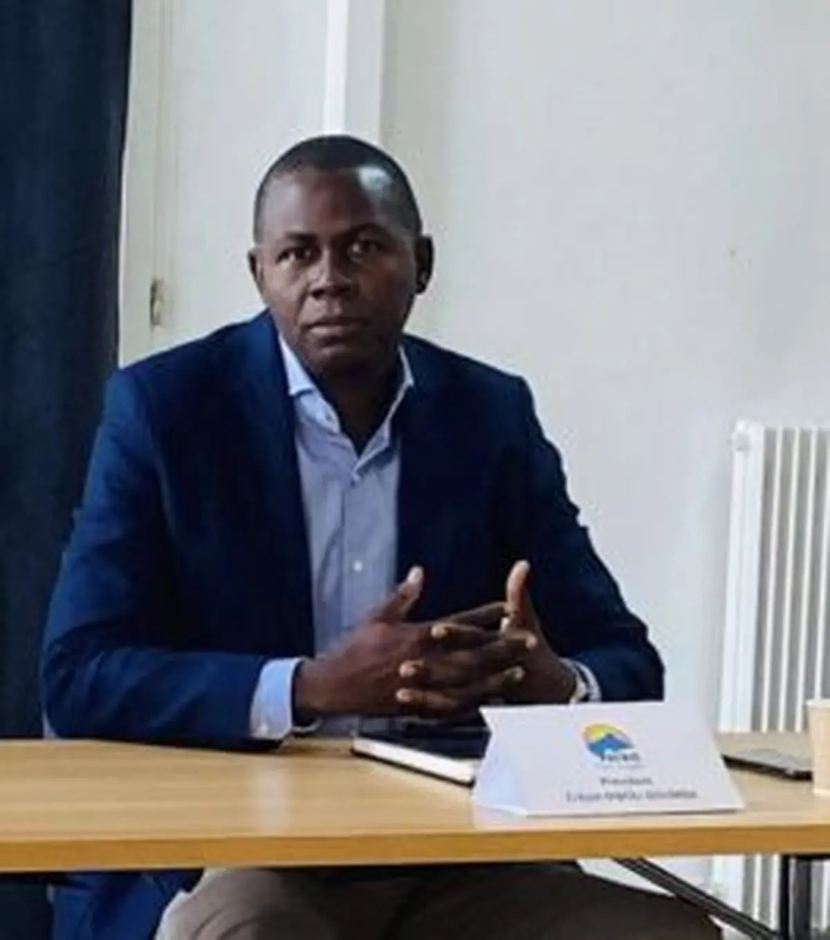 Affaire de la nationalité de l’opposant Dologuélé : Crépin Mboli-Goumba met le grand sorcier de Carnot, le faux diplômé Évariste Ngamana face à ses contradictions juridiques
