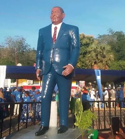 Bangui la coquette des banderoles de l’empereur Touadera
